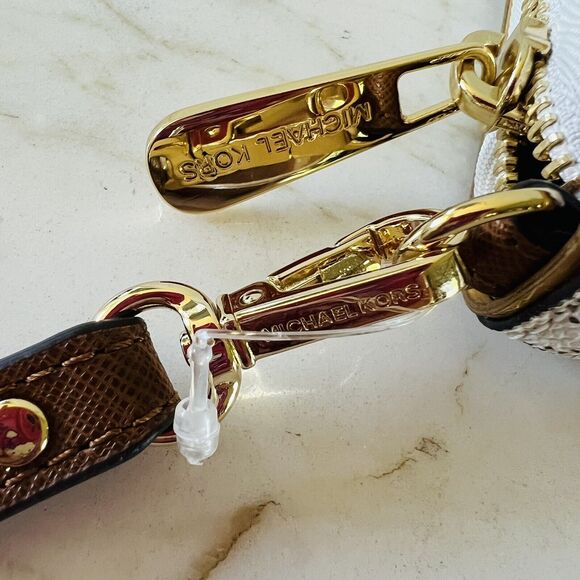 MICHAEL KORS Specchio Jet Set Travel Vanilla Continental Zip Wallet Wristlet - Picture 4 of 8